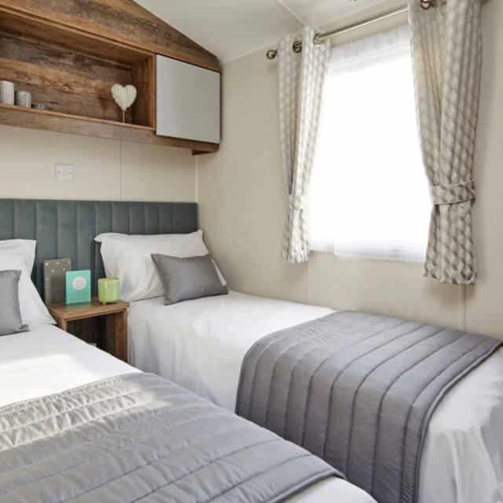Oakcliff's Lapwing Plus Mini Lodge twin bedroom with a lot of natural light.