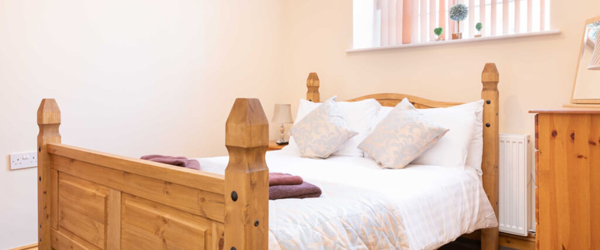Oakcliff's Mews Cottage double bedroom. Including a sturdy, wooden bed with homely fittings.
