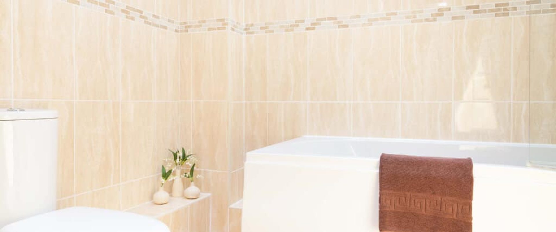 Oakcliff's Mews Cottage modern bathroom