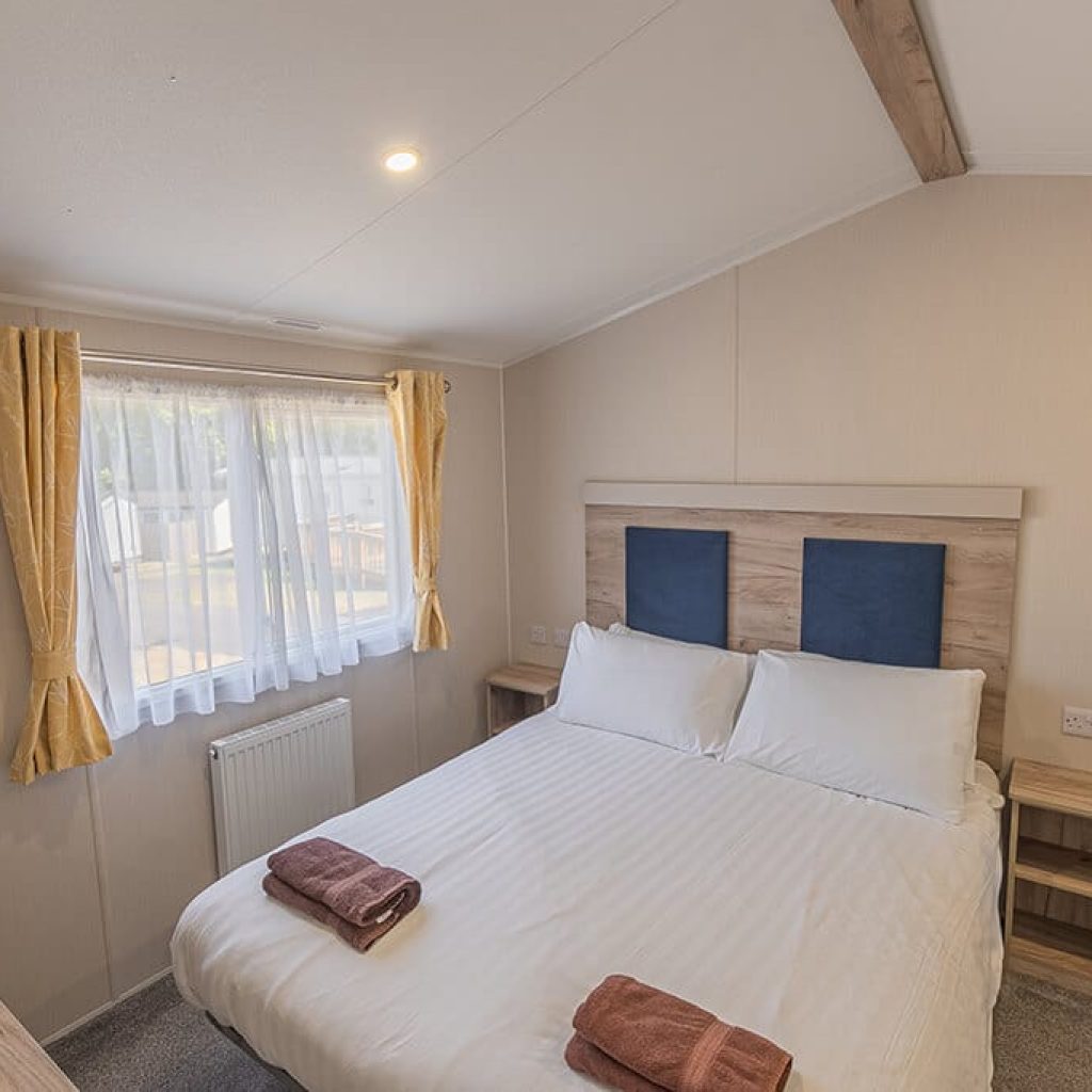 Oakcliff's Wren Plus Caravan double bedroom