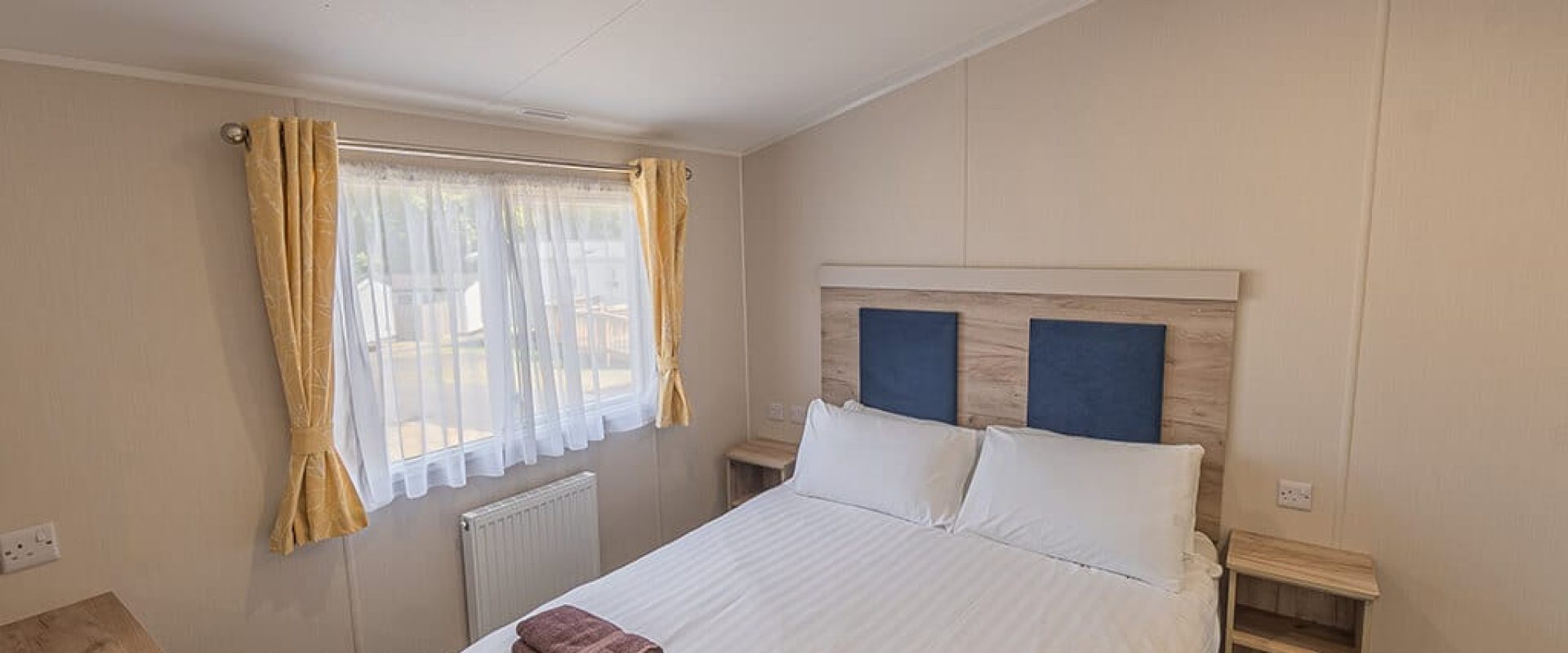Oakcliff's Wren Plus Caravan double bedroom
